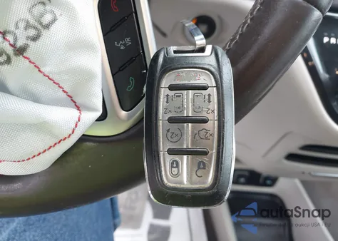 2017 Chrysler Pacifica Touring-L z USA, uszkodzony, nr VIN 2C4RC1BG1HR634210